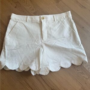 Lilly Pulitzer NWT Size 10 White Shorts with Scalloped edge detailing